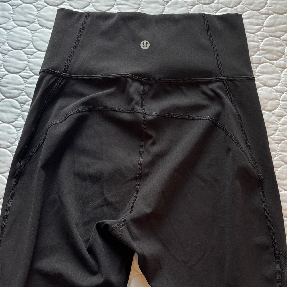 Lululemon sz 6 Black Ultra High Rise Leggings Tights with Mesh Panels